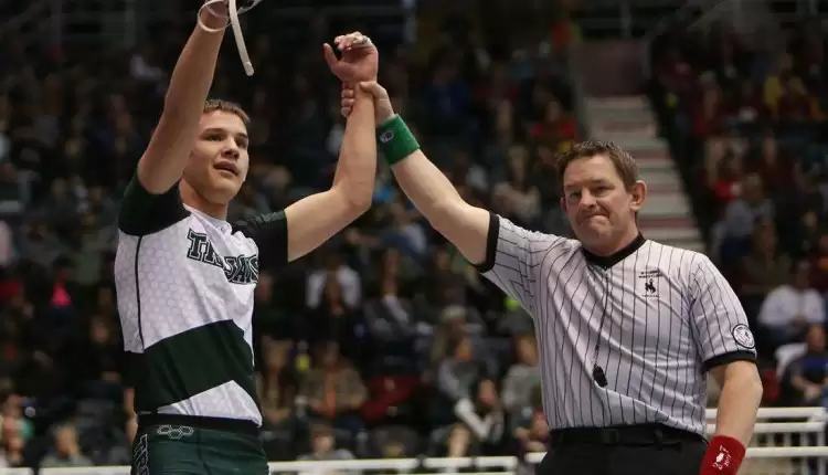 Kelly Walsh's Analu Benabise signs with Wyoming wrestling | Local News