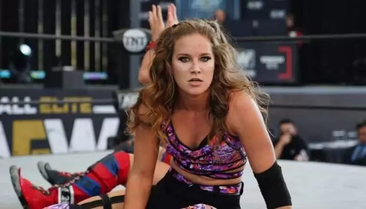 Tesha Price signs with WWE